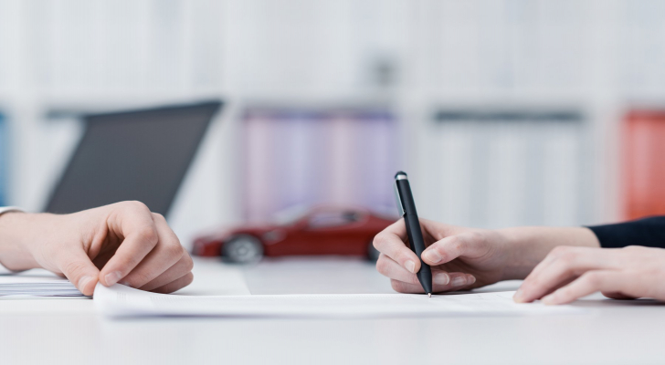 أمور يجب الإنتباه لها عند توقيع عقد العمل  - فيديو